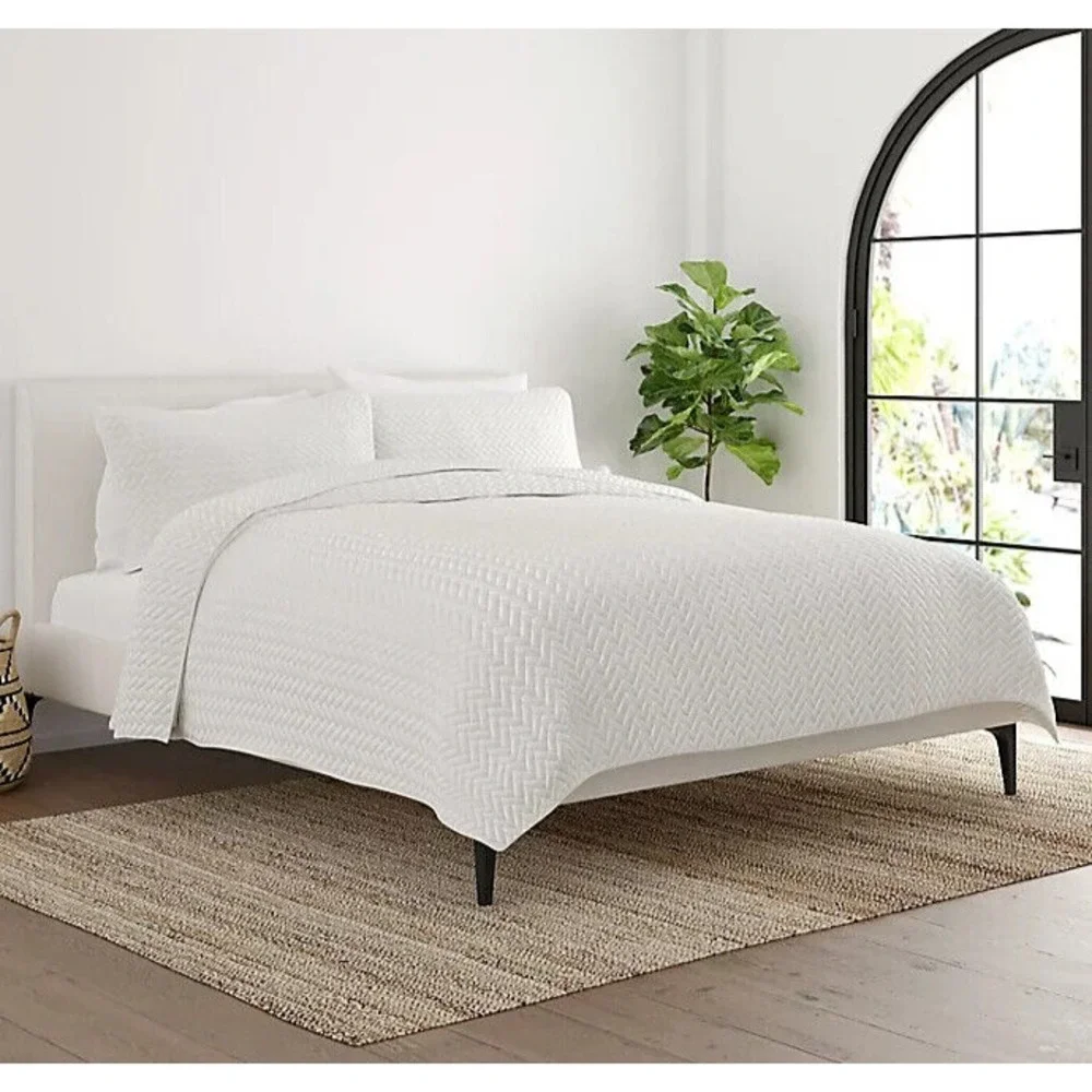 Set of‎ 2 Home Collection Herring Twin / Twin XL Quilt Set in White, (NEW)